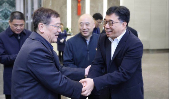 中央统战部副部长，全国工商联党组书记、常务副主席徐乐江